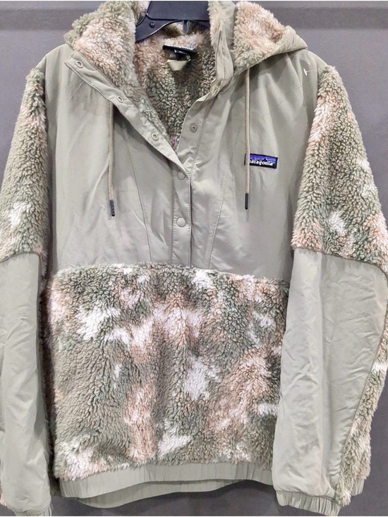 Patagonia Other - Patagonia Hooded Sherpa Pullover in Olive and Cream